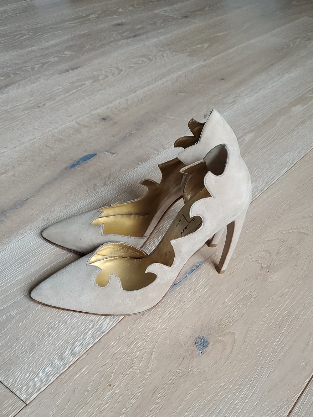Walter Steiger Beige Scalloped Suede Pointed-Toe Heels